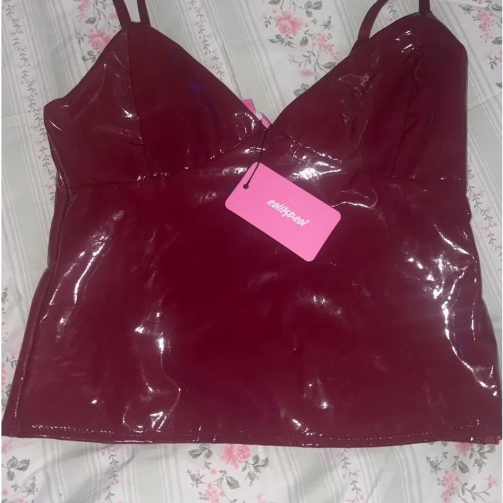 Edikted Burgundy top